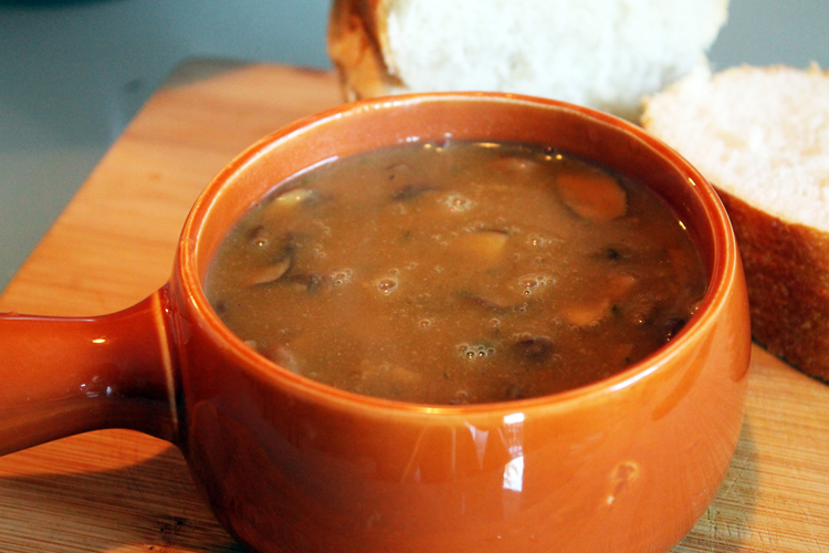 bowl of vegan mushroom gravy