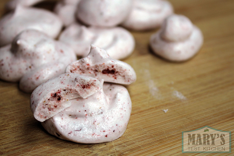 Crispy strawberry vegan meringue cookies