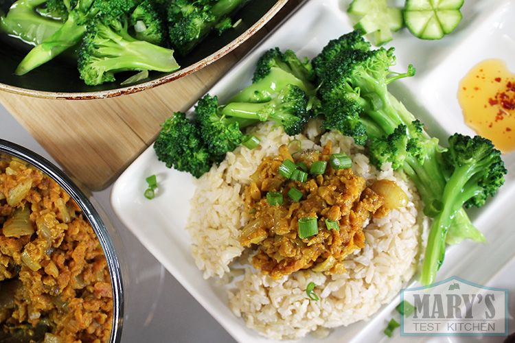 vegan-curry-beefless-crumbles-rice-brocolli-dinner