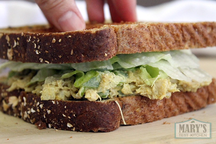 vegan-jackfruit-chicken-salad-sandwich