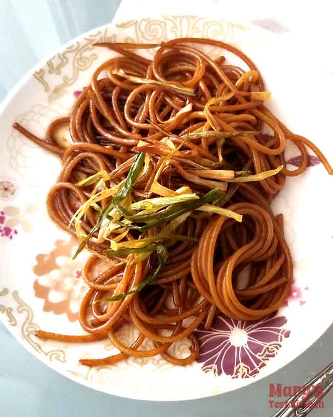 plate of green onion spaghetti noodles