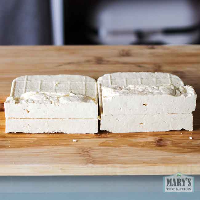 tofu made with lemon juice on left, with apple cider vinegar on right; both look similar